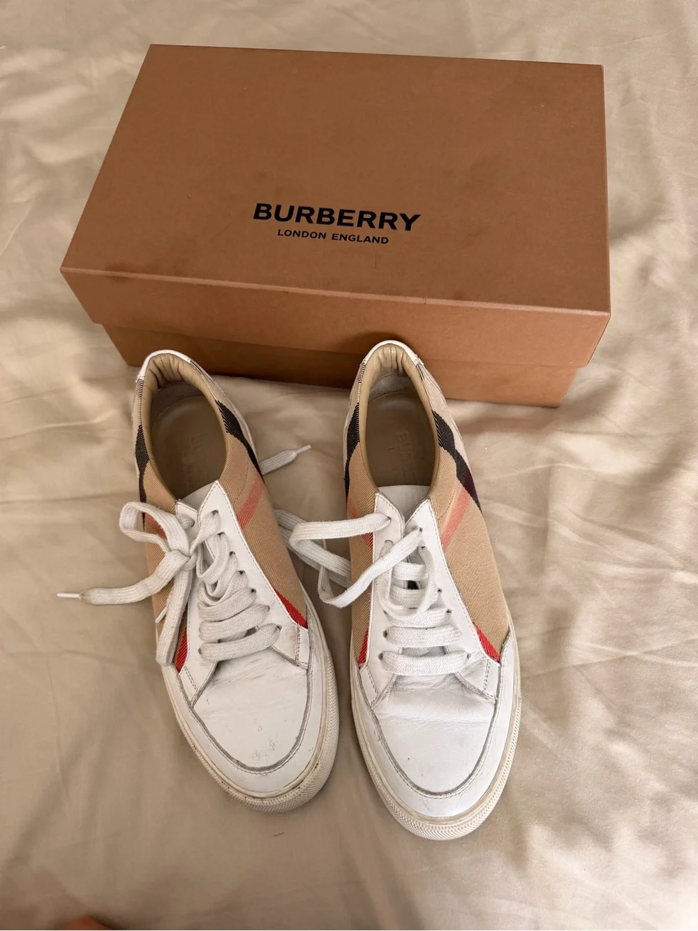 Burberry Women's White and Beige Vintage Check Low-Top Sneakers